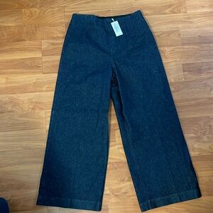 NWT SPANXshape™ EveryWear
Cropped Wide-Leg Jeans